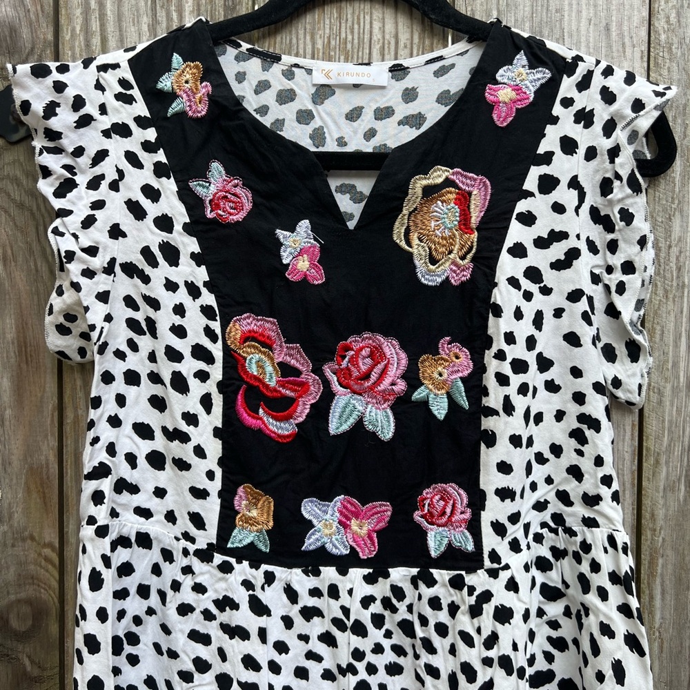 KIRUNDO White Summer Split V Neck Floral Embroidery Dress Women’s Small - Picture 3 of 9